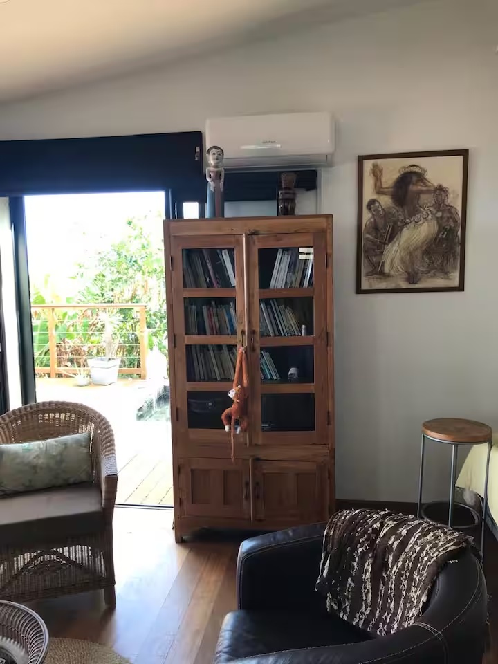 Coin salon et bibliothèque